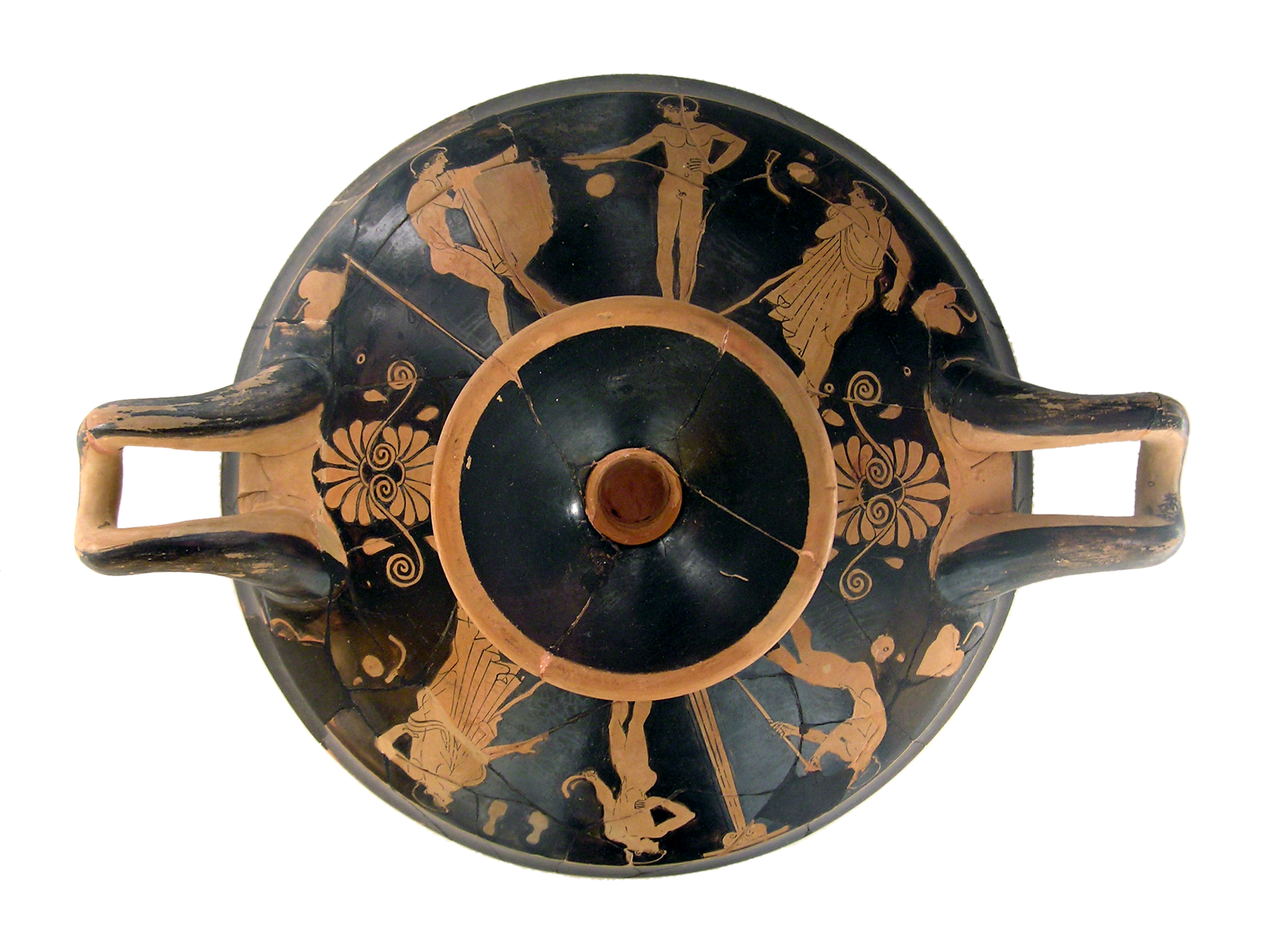 Kylix attique à figures rouges représentant des scènes de palestre