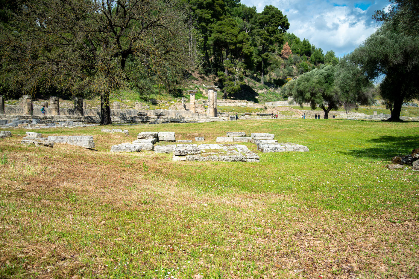 Photo of the monument (from the SW)